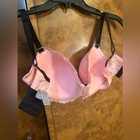 Victorias Secret - 34DD - bra - Picture 2 of 6